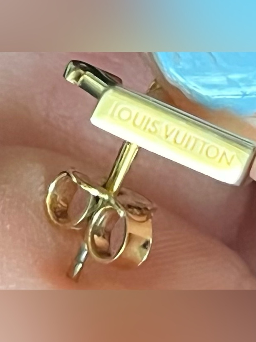 Louis Vuitton LV Earrings - Picture 6 of 7
